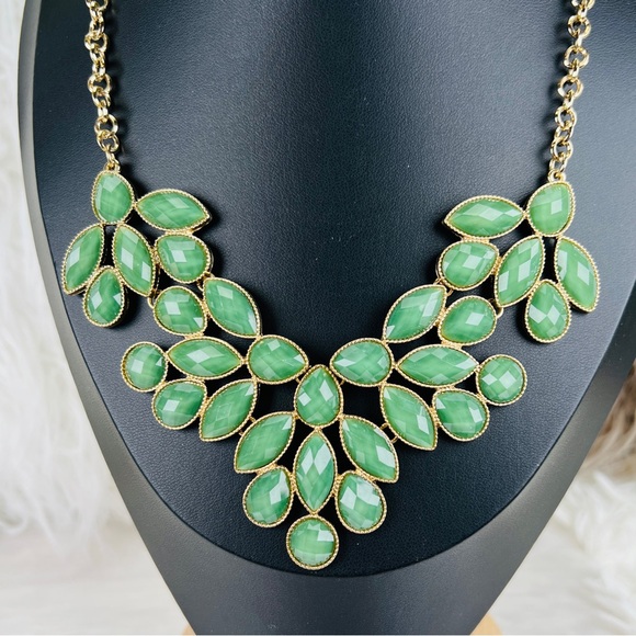 Aged goldtone, green costume statement necklace - Picture 5 of 10
